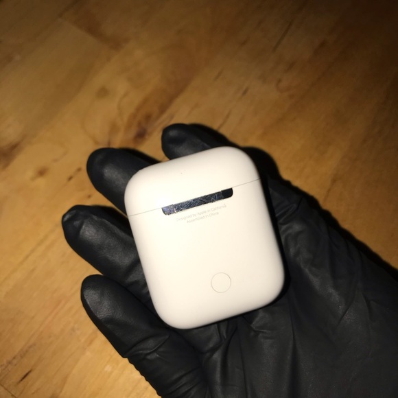 AirPod 1st Generation - Picture 4 of 6